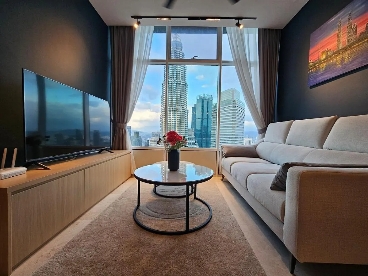 Sky Suites Klcc Level 58, 600Mbps Wifi - 2R Plus 1Bb Kuala Lumpur Apartment